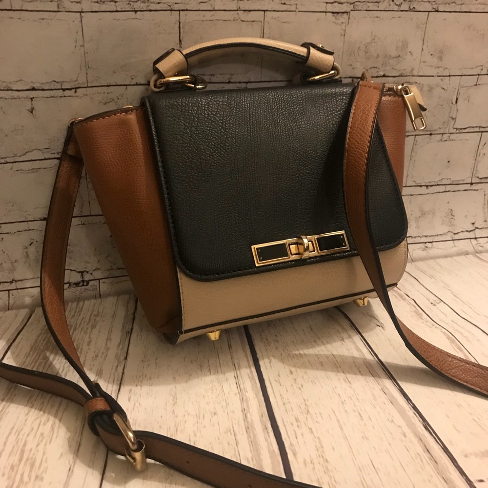 Adorable shoulder strap purse with metal clasp